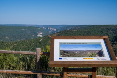 Mirador Cueva del Armentero. Cuenca.-